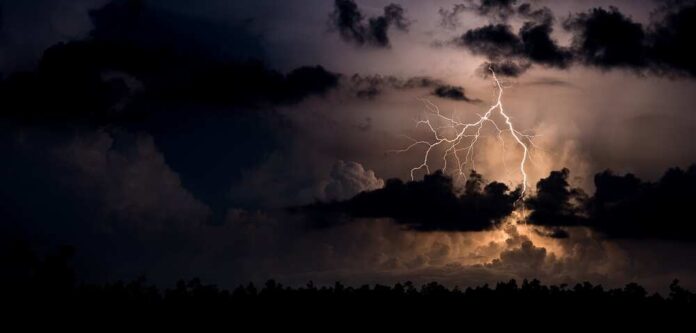A,Flash,Of,Lightning,In,A,Dark,Sky
