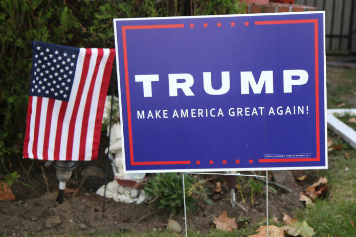 Brooklyn,,New,York,-,October,20,,2015:,A,Lawn,Sign