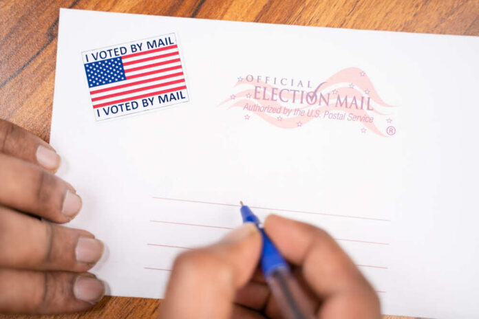 Maski,,India,-,23,,June,2020,:,Hands,Filling,Out